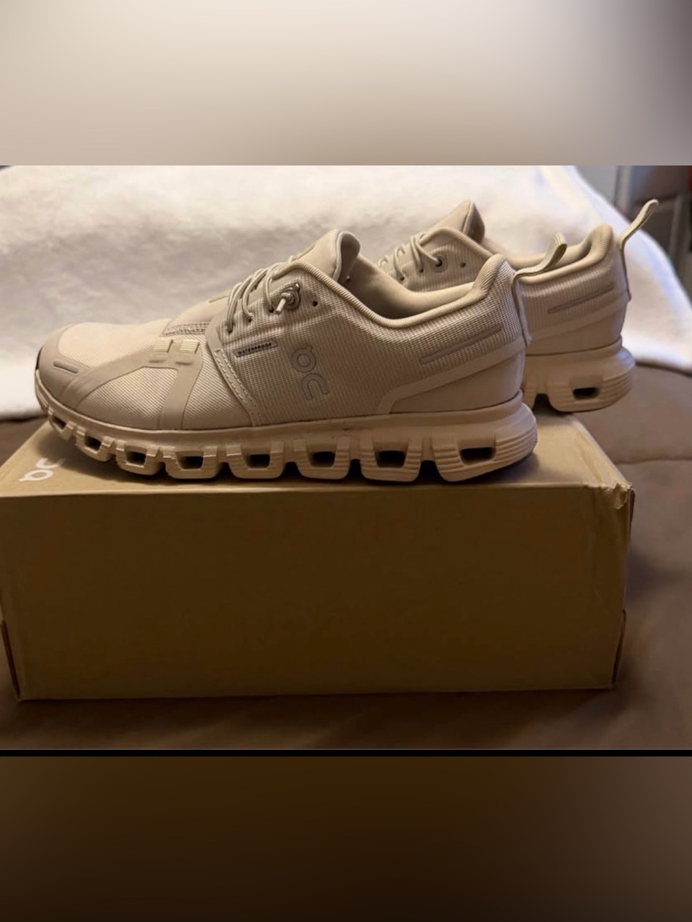 On Cloud Women’s athletic shoes
